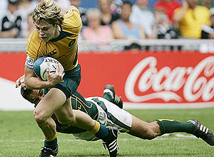 Australia’s James O’Connor, left is tackled at the Hong Kong Rugby Sevens (AP Photo/Kin Cheung)