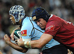 Kurtley Beale of NSW (left) is tackled by Queensland’s James Horwill during the Super 14 match between the Queensland Reds v New South Wales Waratahs at Suncorp Stadium, Brisbane, Saturday May 17, 2008. AAP Image/Dave Hunt