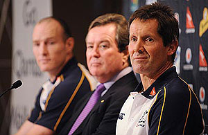 New Wallabies Rugby Union coach Robbie Deans (right) with Wallabies captain Stirling Mortlock (left) and ARU boss John O’Neill (centre) during a media press conference to announce the Wallabies squad in Sydney, Monday, June 2, 2008. AAP Image/Dean Lewins