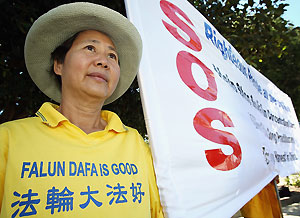 A Falun Gong practitioner protests. AP Photo/Paul Kane, Pool