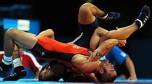 Mavlet Batirov, of Russia, wrestles Stepehn Abas, of United States, red, during the men\'s freestyle 55kg wrestling final bout at the 2004 Olympic Games in Athens, Saturday, Aug. 28, 2004. Batirov won the bout and the gold medal. AP Photo/Hasan Sarbakhshian