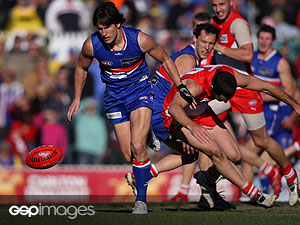 Ryan Griffen of Western Bulldogs in action - GSP Images