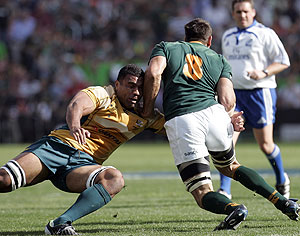 Australia\'s Wycliff Palu, left, attempts a tackle against South Africa\'s Pierre Spies, right, during the Tri-Nations rugby match at the Coca-Cola Park in Johannesburg, South Africa, Saturday Aug. 30, 2008. (AP Photo/Themba Hadebe)