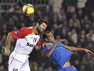 Bunyodkor's Rivaldo, right, and Adelaide United's Sasa Ognenovski fight for the ball during AFC Champions League semifinals second leg match between Bunyodkor and Adelaide United in Tashkent, Uzbekistan, Wednesday, Oct. 22, 2008. AP Photo/Anvar Ilyasov