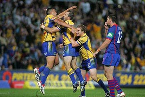 The Eel's celebrate their winning points during NRL's Round 3 Parramatta Eels v Newcastle Knights at Parramatta Stadium, Friday, March 28, 2008. Eel's beat Knights 24-23. AAP Image/Action Photographics/Grant Trouville