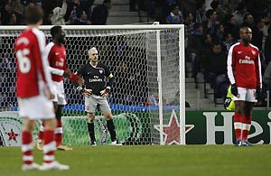 Arsenal's players react after the oppening goal from FC Porto's Bruno Alves (not seen) during their Group G Champions League soccer match at the Dragao stadium in Porto, Portugal, Wednesday Dec. 10, 2008. AP Photo/Paulo Duarte