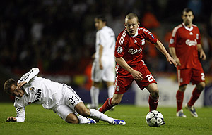 Liverpool's Jay Spearing, foreground right, gets past the tackle of Real Madrid's Rafael van der Vaart, left, during their Champions League second round, second leg, soccer match at Anfield Stadium, Liverpool, England, Tuesday, March 10, 2009. AP Photo/Paul Thomas