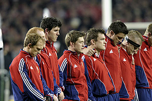Auckland, July 9, 2005. Lions squad during the minutes silence before the British and Irish Lions v All Blacks third test at Eden Park, Auckland, New Zealand. AAP Image/Geoff Dale