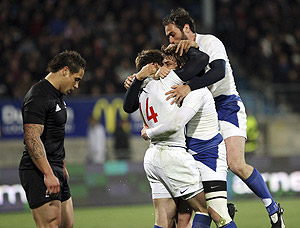 French teammates celebrate Maxime Medard try as dejected New Zealand's Luke McAlister in the international first rugby test at Carisbrook, Dunedin, New Zealand, Saturday, June 13, 2009. AP Photo/NZPA, Dianne Manson