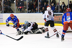 The Bears and North Stars last game ended 7-3 and with ill feeling in Newcastle. Photo by Mark Bradford.