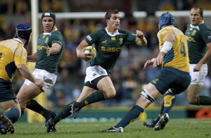 Ruan Pienaar for South Africa moves the ball past Benn Robinson (left) and James Horwill for Australia (right) during the match between Australia and South Africa at Subiaco Oval in Perth, Saturday, Aug. 29, 2009.