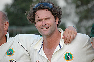 New Zealand cricketer Chris Cairns (in Bunbury Cricket outfit).