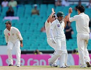 The Australia team celebrates the dismissal of Pakistan's Kamran Akmal Mitchell Johnson on day 4 of the second test at the SCG in Sydney on Wednesday, Jan. 6, 2010. (AAP Image/Tracey Nearmy)