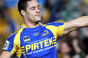 Hayne goes missing as Bulldogs hold on