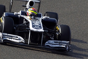 Pastor Maldonado in his Williams FW33 Cosworth in 18th position
