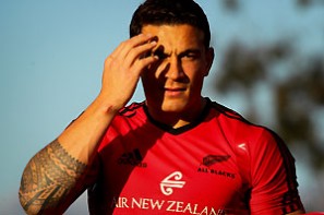 Sonny Bill Williams and Clarence Tillman in weigh-in scuffle [video]