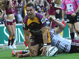 Jharal Yow Yeh scores a try for the Broncos
