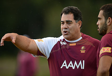 Coach Mal Meninga gestures during a Queensland State of Origin team training session. (AAP Image/Dave Hunt)