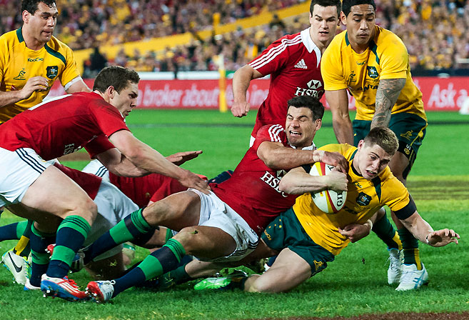 James O'Connor scores for the Wallabies