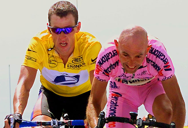 Marco Pantani outlasts Lance Armstrong to win Stage 12 of the 2000 Tour de France (AFP PHOTO/PASCAL GEORGE).