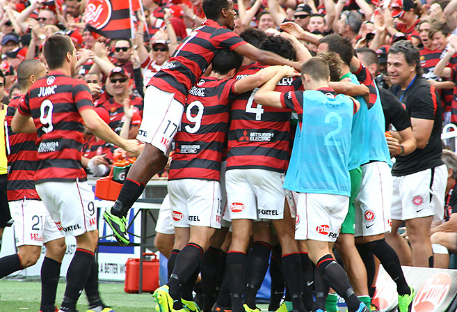 Western Sydney Wanderers celebrate opening the scoring against Wellington Phoenix (Image: Peter McAlpine).