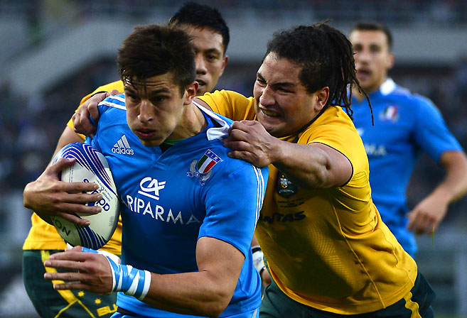 Italy's Tommaso Allan tries to evade Wallabies forward Saia Faingaa during the rugby Test match between Italy and Australia. AFP PHOTO / OLIVIER MORIN
