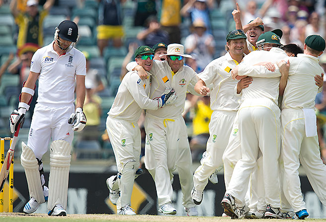 Australia celebrate winning the 2013/14 Ashes series against England, regaining the urn