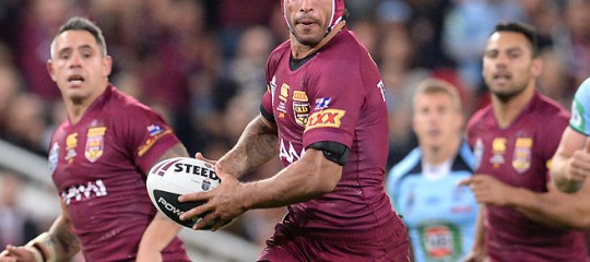 Johnathan Thurston looks to pass during Queensland's 32-8 win in Game 3 of the 2014 State of Origin Series.(Image: Dan Peled/AAP)