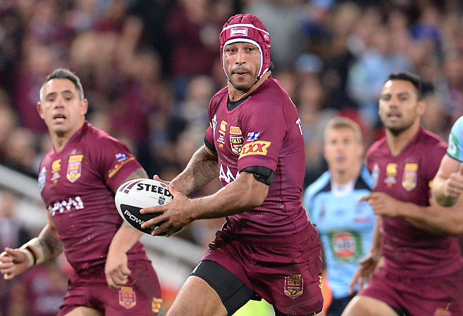 Johnathan Thurston looks to pass during Queensland's 32-8 win in Game 3 of the 2014 State of Origin Series.(Image: Dan Peled/AAP)