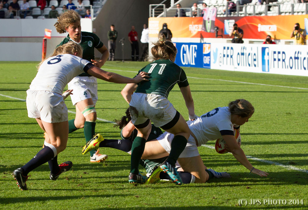 Marlie Packer goes close for the England Women's Rugby World Cup team. Photo: JPS Photo 2014.
