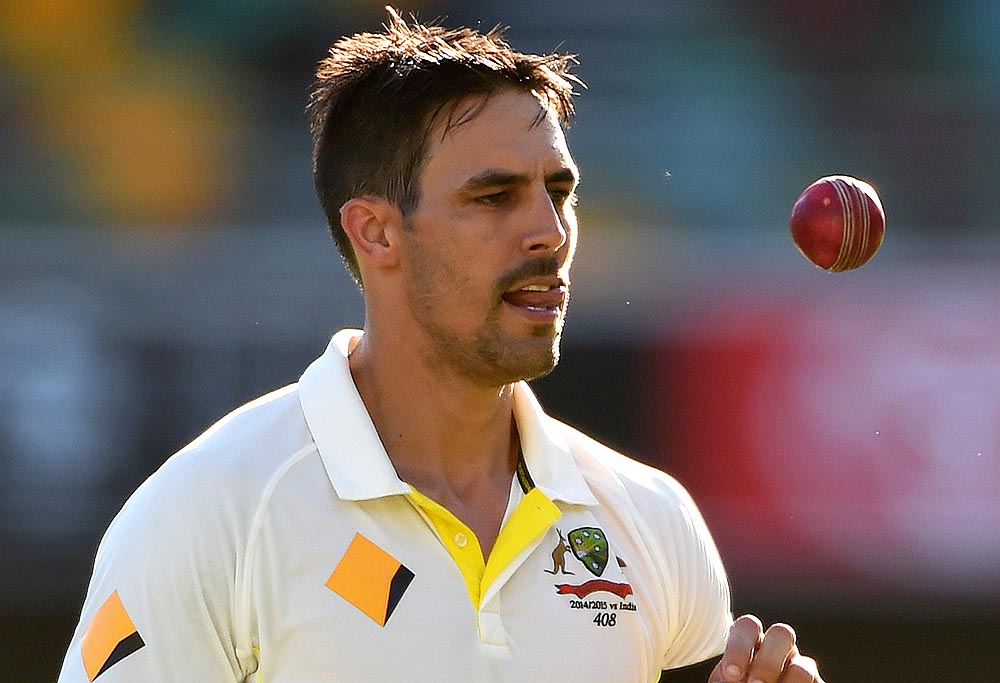 Australian bowler Mitchell Johnson prepares to bowl on day 3 of the second Test match between Australia and India at the Gabba in Brisbane, Friday, Dec. 19, 2014. (AAP Image/Dave Hunt)