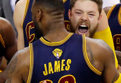 LeBron, Cavs fans show Delly the love
