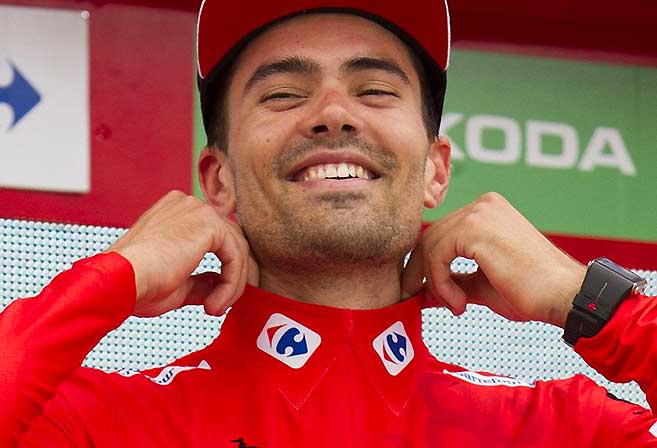 Tom Dumoulin dons the red leader's jersey at the Vuelta a Espana