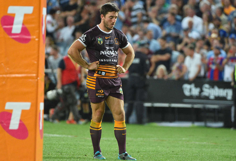 Ben Hunt reacts to knock on in 2015 NRL Grand Final