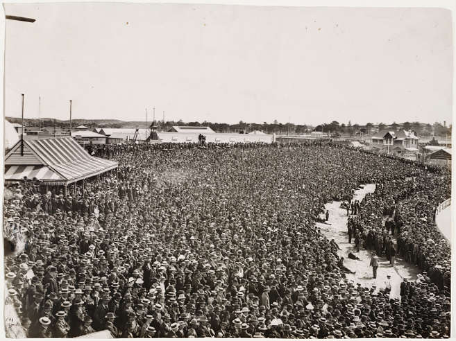 Fans pack the SCG outer, 1901