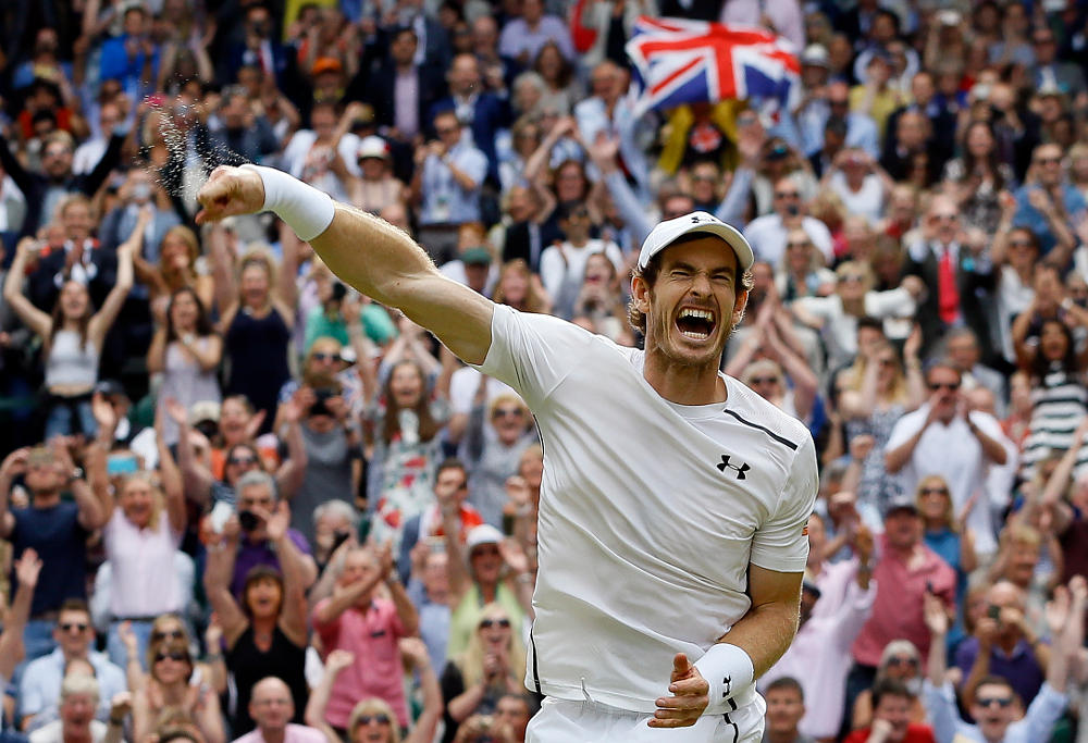 Andy Murray yells in excitement