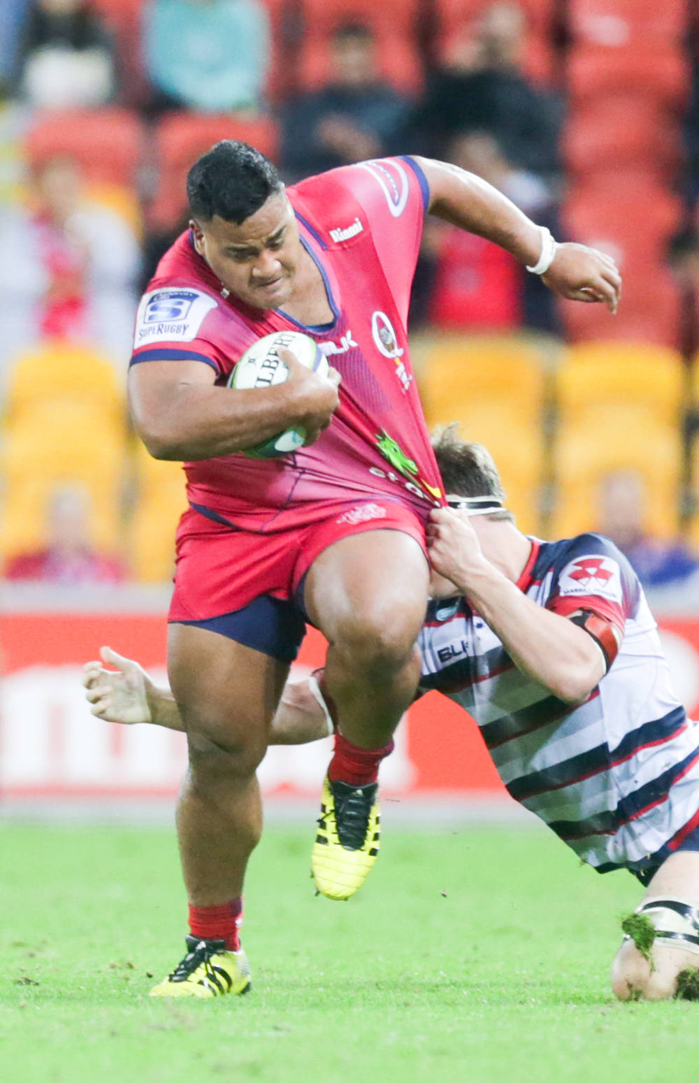 Taniela Tupuo breaking a tackle against the Rebels