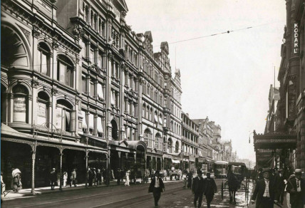 George Street, Sydney c.1907 Bateman's Hotel is on the left near the tram. Photo: Powerhouse Museum