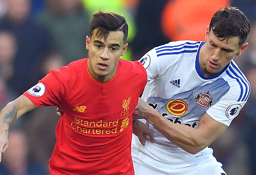 Liverpool's Philippe Coutinho, left, and Sunderland's Billy Jones battle for the ball
