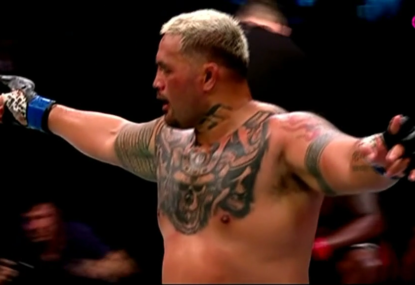 UFC Fight Night 110: Mark Hunt downs Derrick Lewis for TKO victory in Auckland
