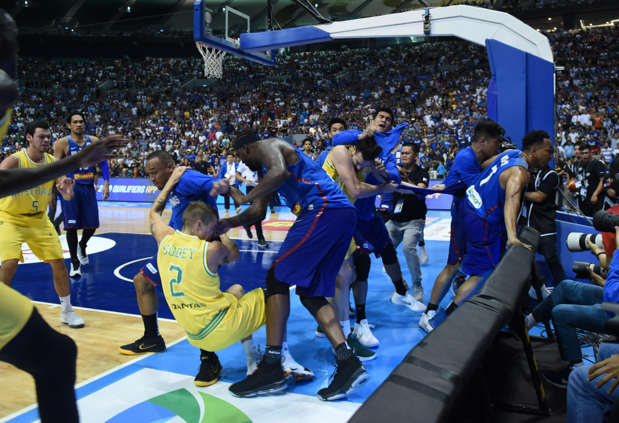 Australia and the Philippines basketball fight