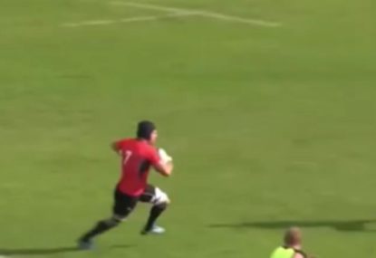 Big flanker embarrasses fullback with ripper one-on-one step