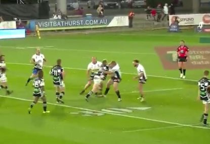 Beautiful hands and offload sees team go in for brilliant try in the corner