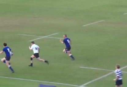 Teammates combine superbly for awesome long-range try