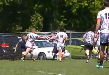 Sublime one-handed inside offload sets up creative try