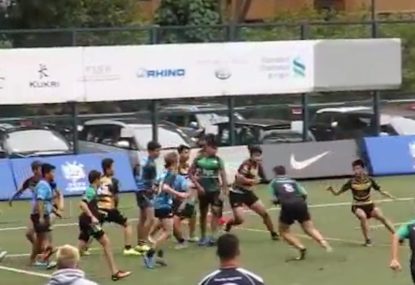 Cheeky No. 8 sneaks THROUGH lineout to score smart try
