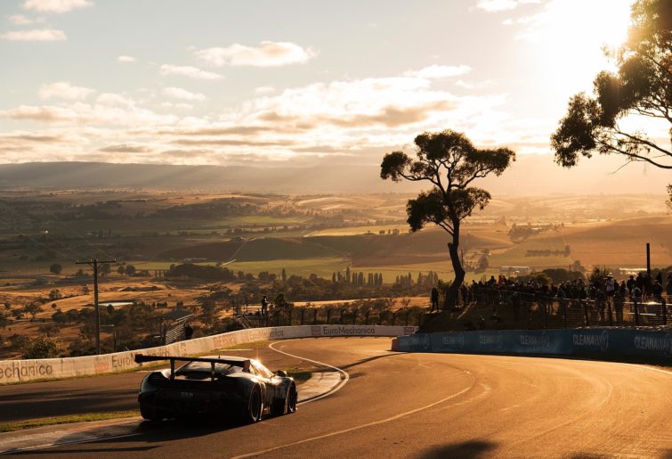 The No.11 Objective Racing Mclaren 650S tackles the mountain at the 2018 Bathurst 12 Hour