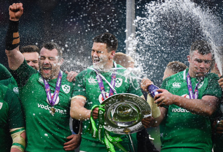 Ireland rugby team celebrates