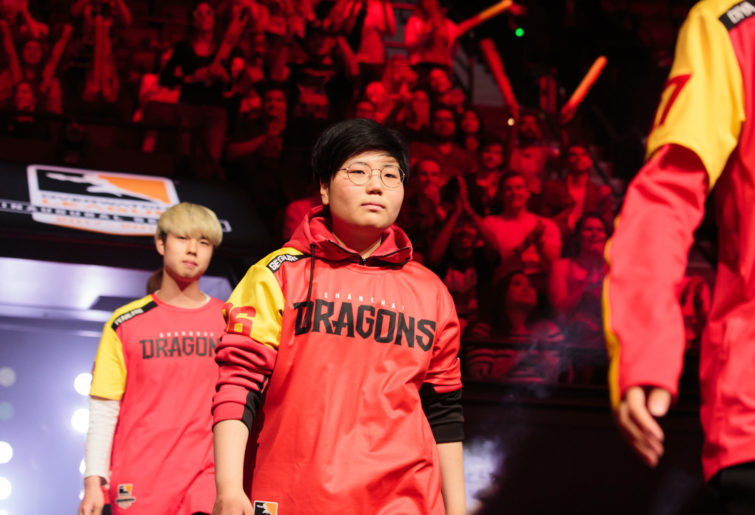 Geguri walks out with her Shanghai Dragons teammates at the Overwatch League.