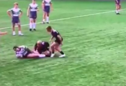 Footy player involuntarily does the splits in painful tackle